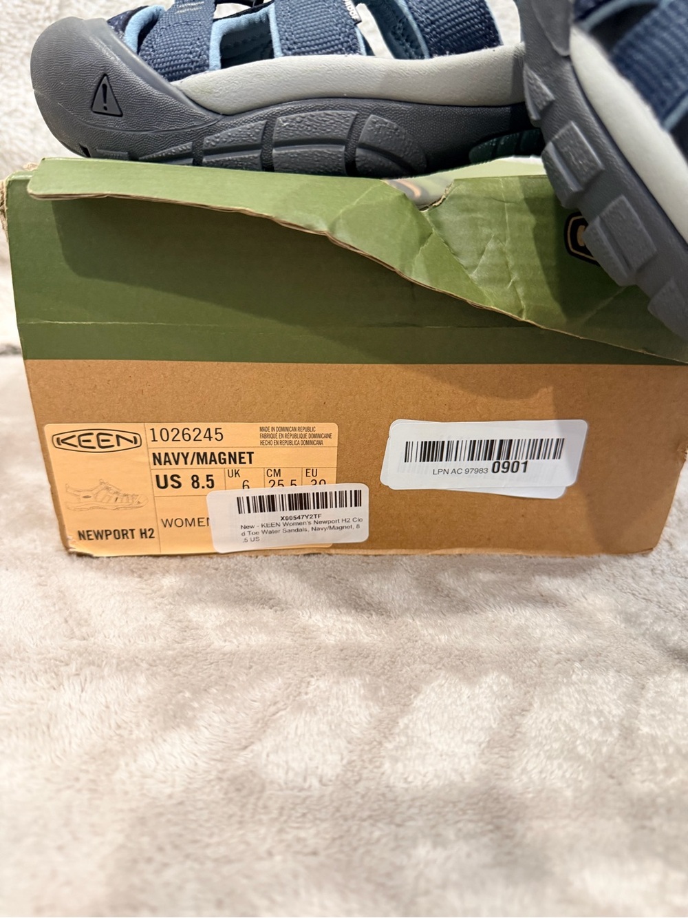 Keen Newport H2 Navy Magnet Hiking Casual Gorpcore Water Sandals Size 8.5 in Box - Picture 2 of 6